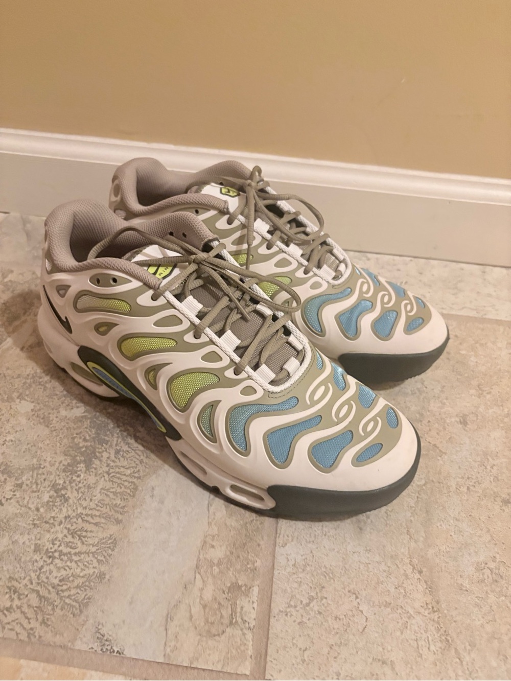Nike Air Max Plus Drift 'Phantom Cyber'